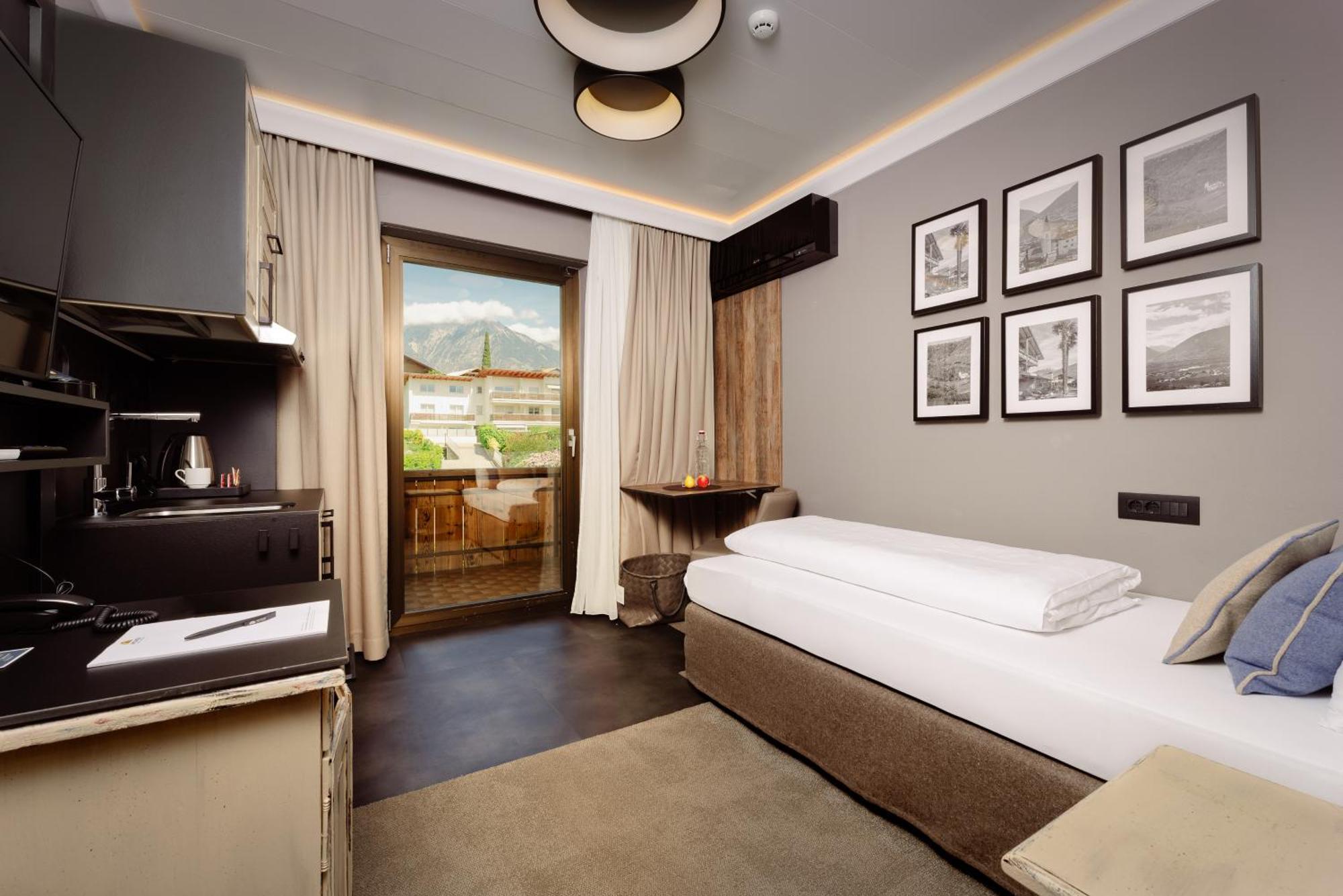 Mondi Hotel Tscherms エクステリア 写真